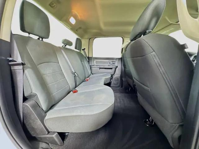 2022 Ram 1500 Classic SLT Crew Cab 4x2 5'7" Box