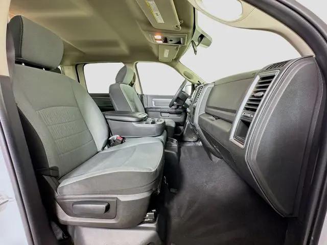 2022 Ram 1500 Classic SLT Crew Cab 4x2 5'7" Box