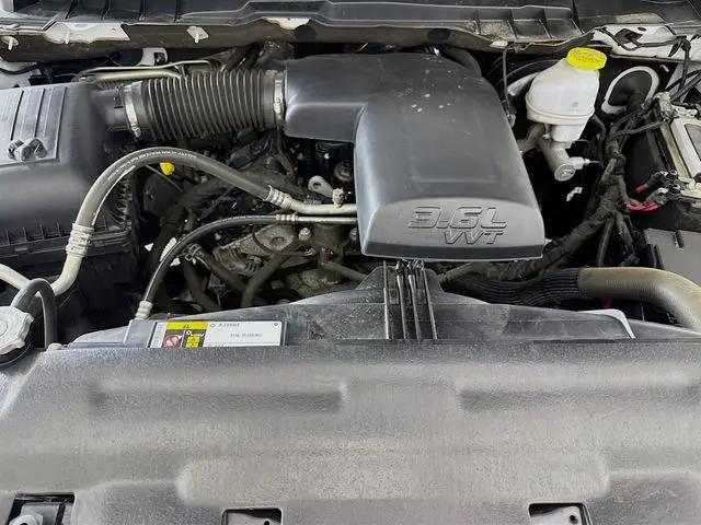 2022 Ram 1500 Classic SLT Crew Cab 4x2 5'7" Box