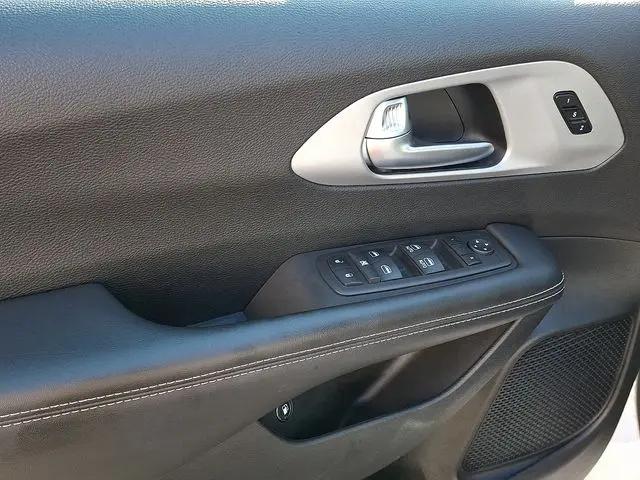 2024 Chrysler Pacifica Hybrid S Appearance Pkg