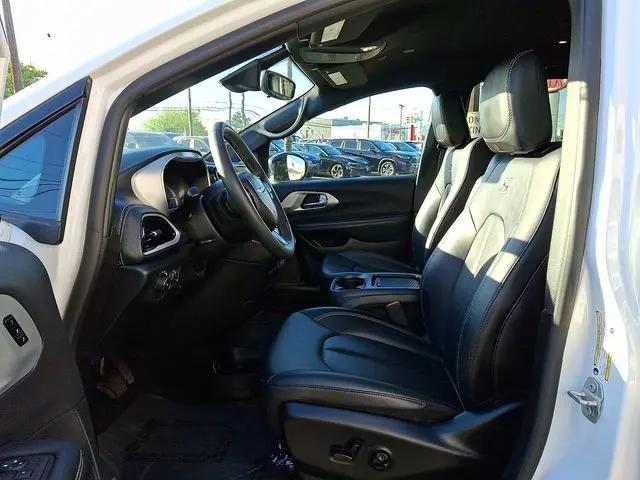 2024 Chrysler Pacifica Hybrid S Appearance Pkg