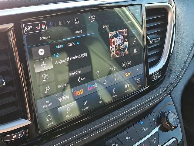 2024 Chrysler Pacifica Hybrid S Appearance Pkg