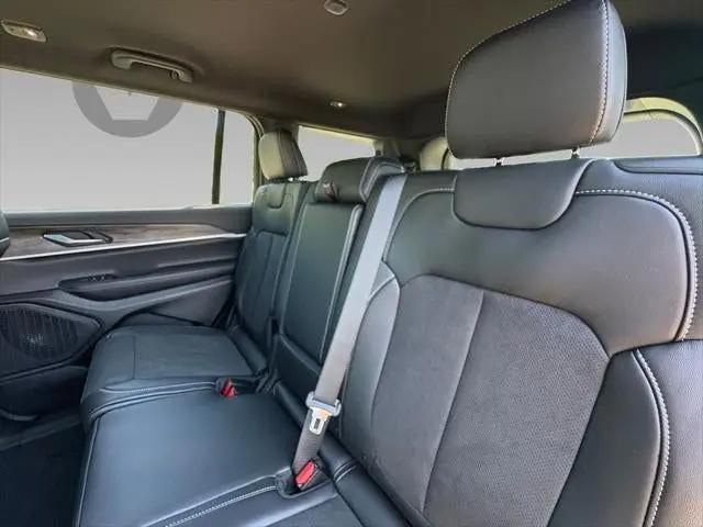 2026 Jeep Grand Cherokee L Altitude 4x2