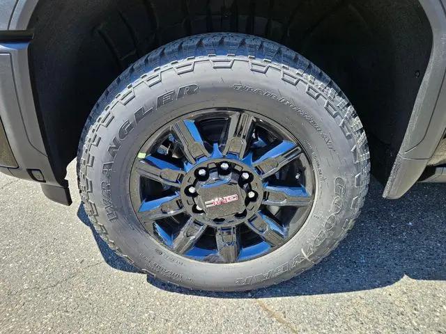 2026 GMC Sierra 2500HD Crew Cab, Standard Bed, AT4, 4WD