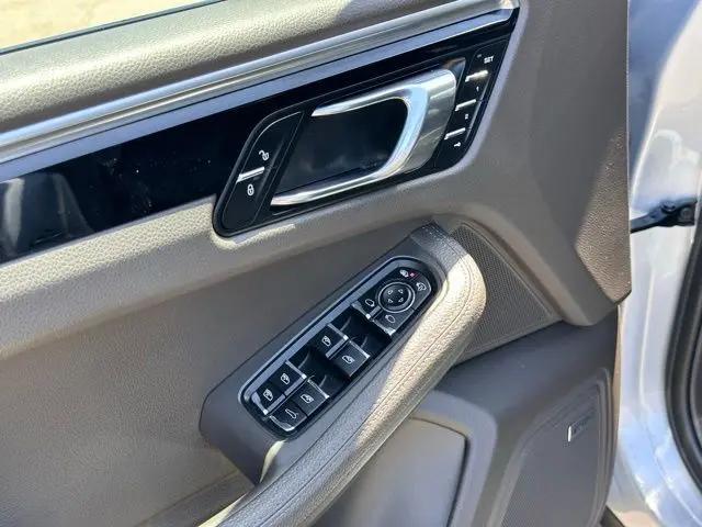 2017 Porsche Macan Macan