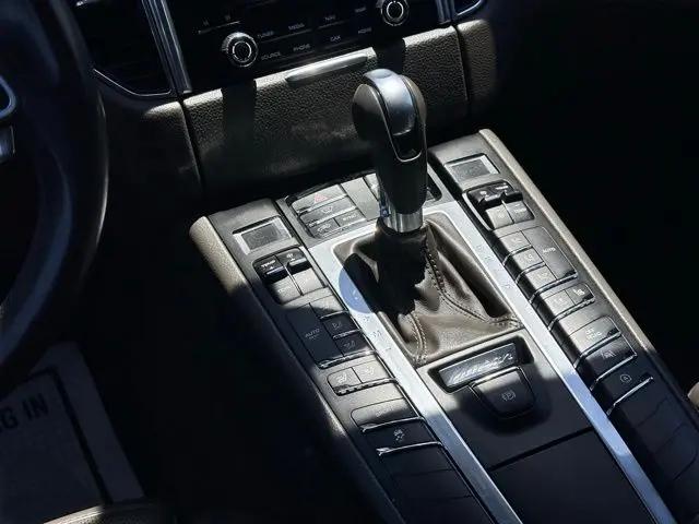 2017 Porsche Macan Macan