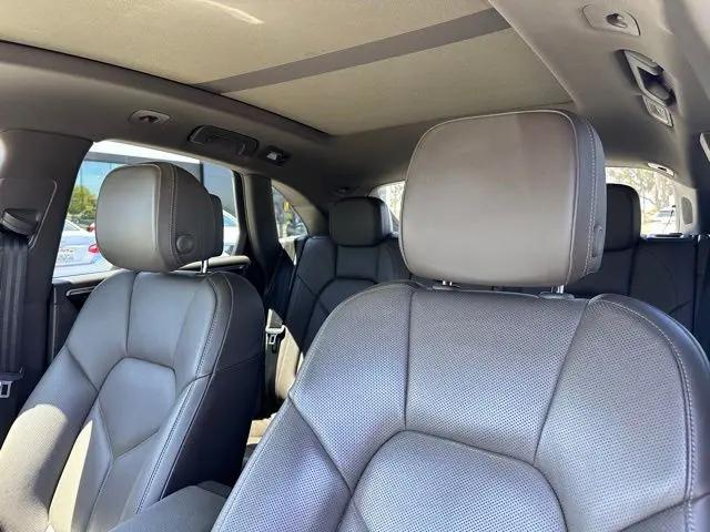 2017 Porsche Macan Macan