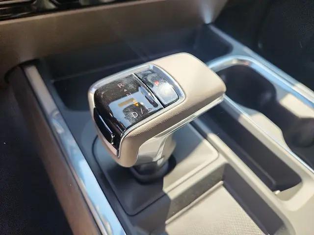 2026 GMC Sierra 1500 Crew Cab, Standard Bed, SLT, 4WD