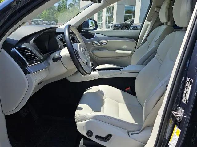 2022 Volvo XC90 T5 Momentum 7 Passenger