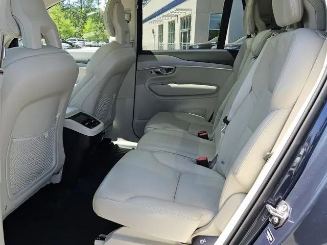 2022 Volvo XC90 T5 Momentum 7 Passenger