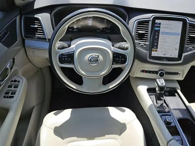 2022 Volvo XC90 T5 Momentum 7 Passenger