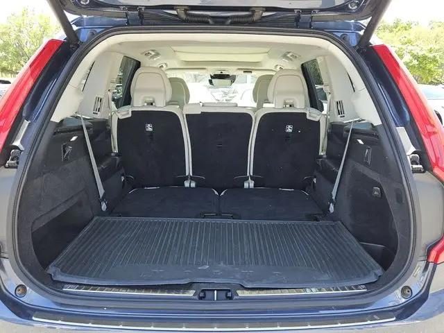 2022 Volvo XC90 T5 Momentum 7 Passenger