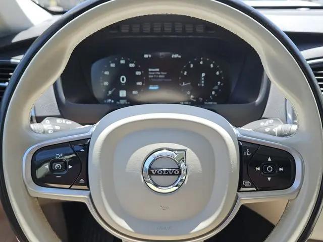 2022 Volvo XC90 T5 Momentum 7 Passenger