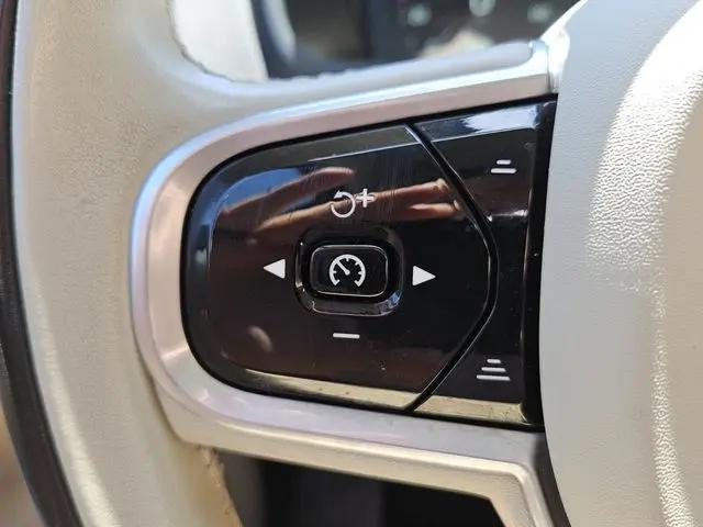 2022 Volvo XC90 T5 Momentum 7 Passenger
