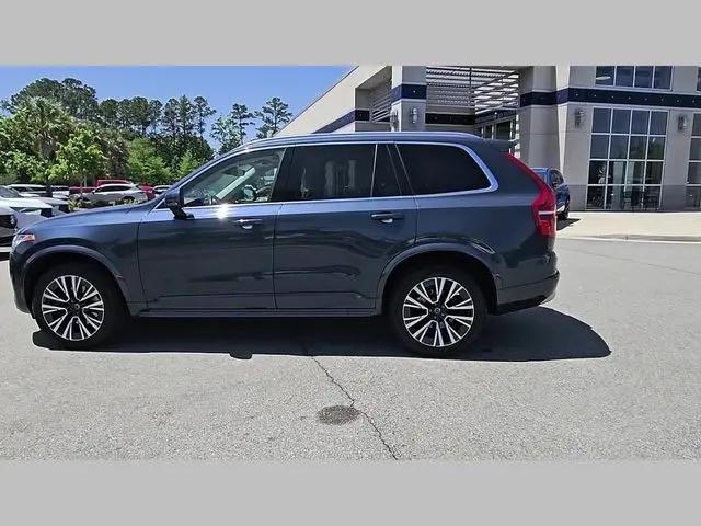 2022 Volvo XC90 T5 Momentum 7 Passenger