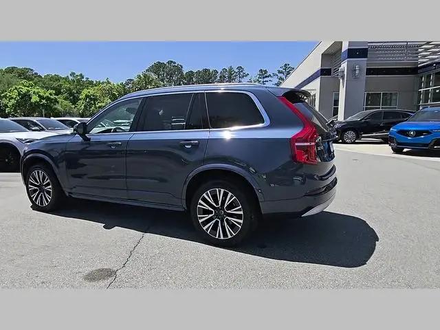 2022 Volvo XC90 T5 Momentum 7 Passenger
