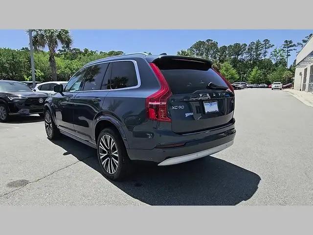 2022 Volvo XC90 T5 Momentum 7 Passenger