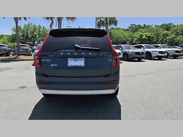 2022 Volvo XC90 T5 Momentum 7 Passenger