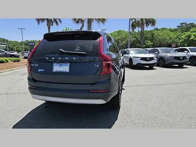2022 Volvo XC90 T5 Momentum 7 Passenger