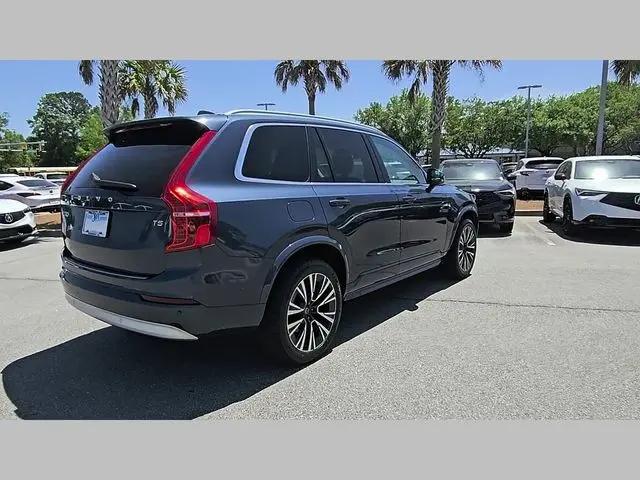 2022 Volvo XC90 T5 Momentum 7 Passenger