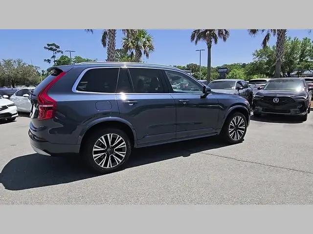 2022 Volvo XC90 T5 Momentum 7 Passenger