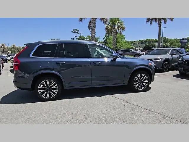 2022 Volvo XC90 T5 Momentum 7 Passenger