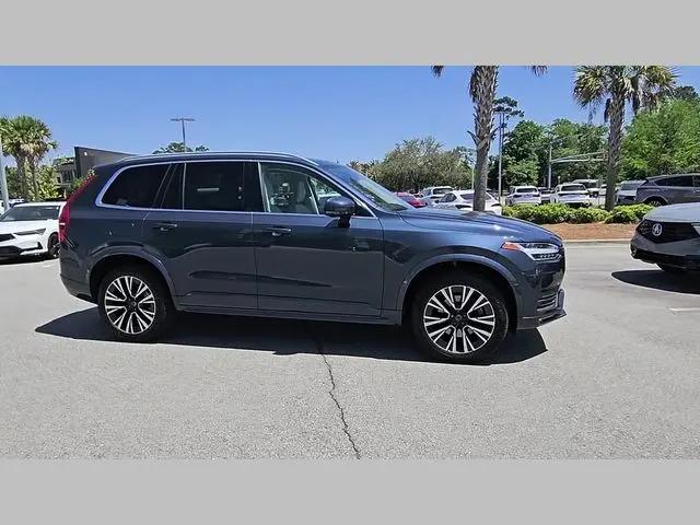 2022 Volvo XC90 T5 Momentum 7 Passenger