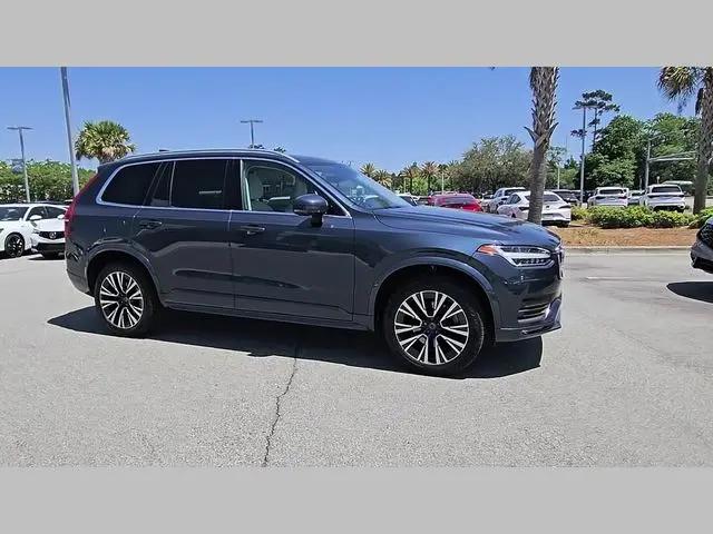 2022 Volvo XC90 T5 Momentum 7 Passenger
