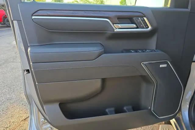 2026 GMC Sierra 1500 Crew Cab, Short Bed, SLT, 4WD
