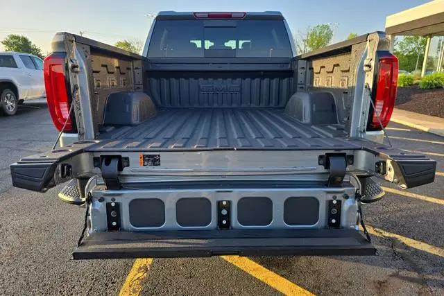 2026 GMC Sierra 1500 Crew Cab, Short Bed, SLT, 4WD