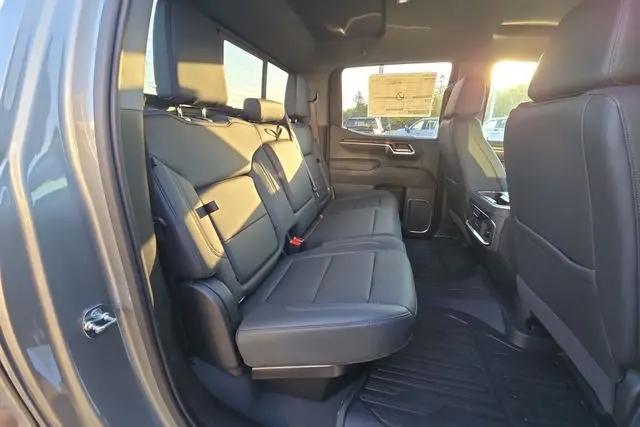 2026 GMC Sierra 1500 Crew Cab, Short Bed, SLT, 4WD