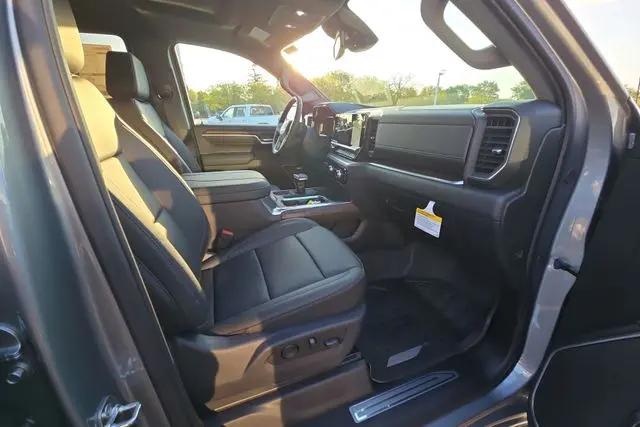 2026 GMC Sierra 1500 Crew Cab, Short Bed, SLT, 4WD