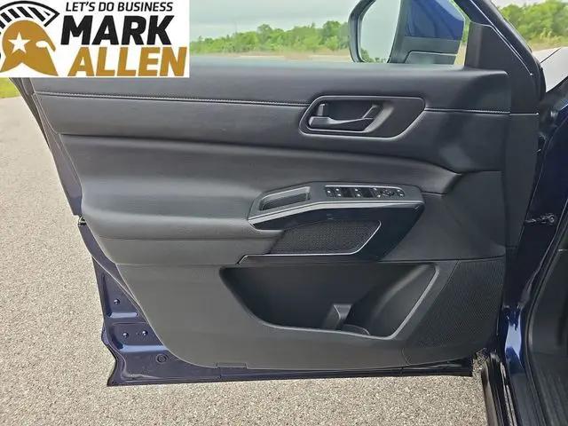 2025 Nissan Pathfinder SV 4WD