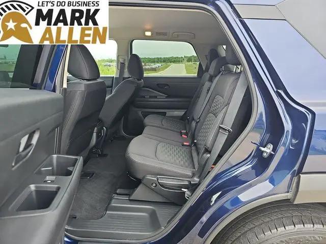 2025 Nissan Pathfinder SV 4WD