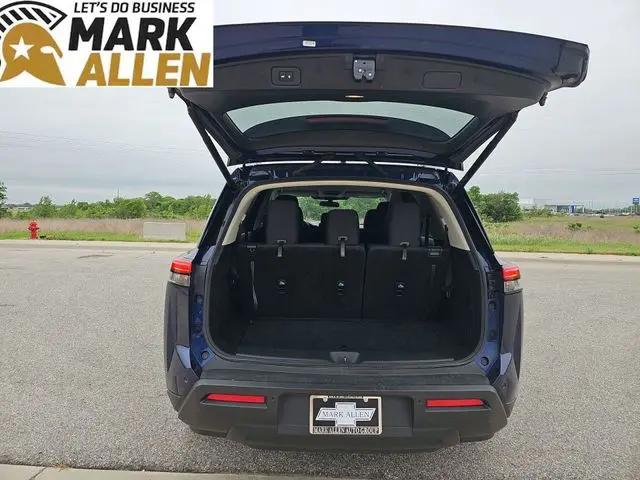2025 Nissan Pathfinder SV 4WD