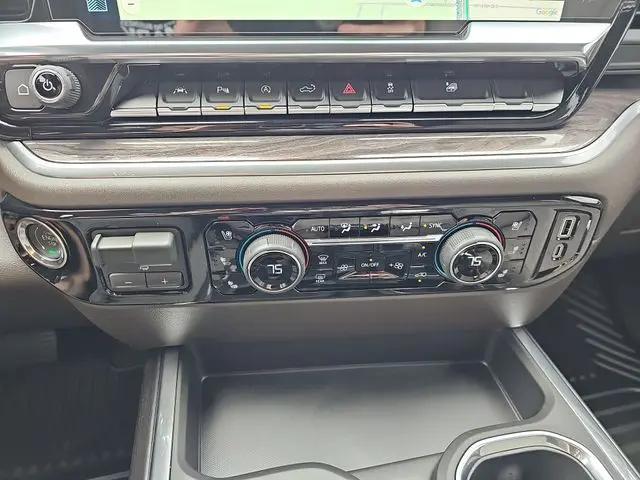 2026 Chevrolet Silverado 1500 4WD Crew Cab Short Bed LTZ