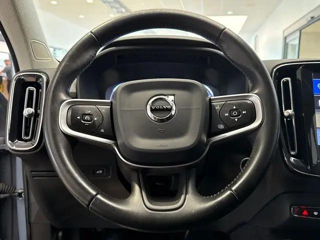 2020 Volvo XC40 T5 Momentum