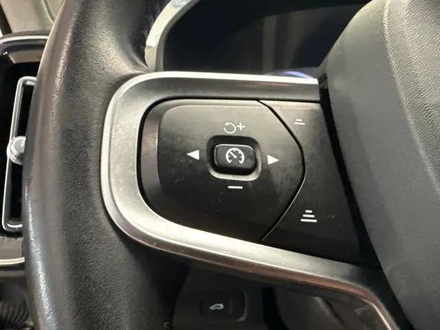 2020 Volvo XC40 T5 Momentum