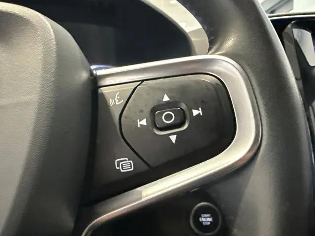2020 Volvo XC40 T5 Momentum