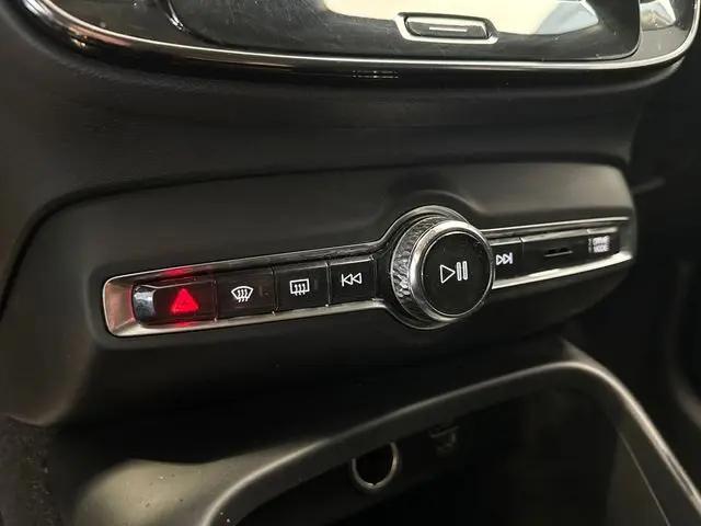 2020 Volvo XC40 T5 Momentum