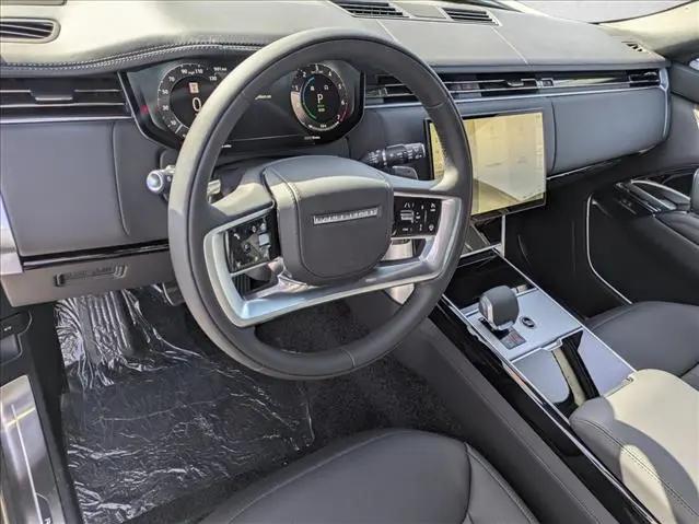2026 Land Rover Range Rover P550e SE