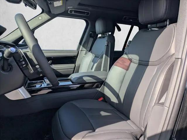 2026 Land Rover Range Rover P550e SE