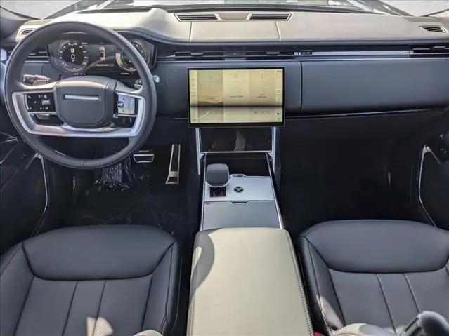 2026 Land Rover Range Rover P550e SE