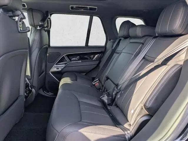 2026 Land Rover Range Rover P550e SE