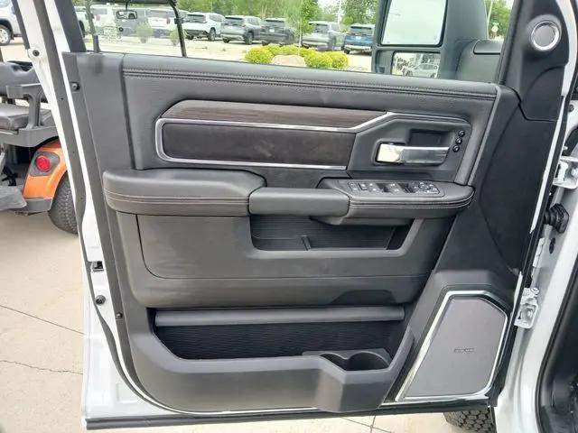 2026 Ram 3500 Laramie Crew Cab 4x4 8' Box