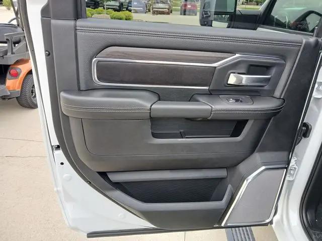 2026 Ram 3500 Laramie Crew Cab 4x4 8' Box