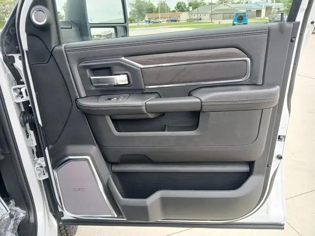 2026 Ram 3500 Laramie Crew Cab 4x4 8' Box