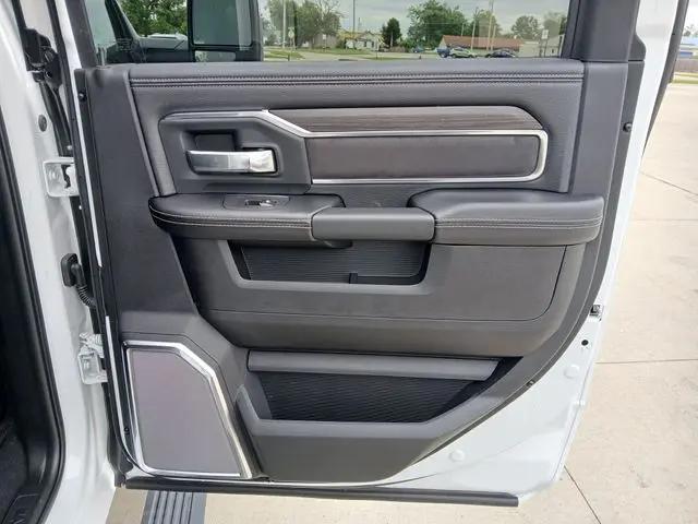 2026 Ram 3500 Laramie Crew Cab 4x4 8' Box