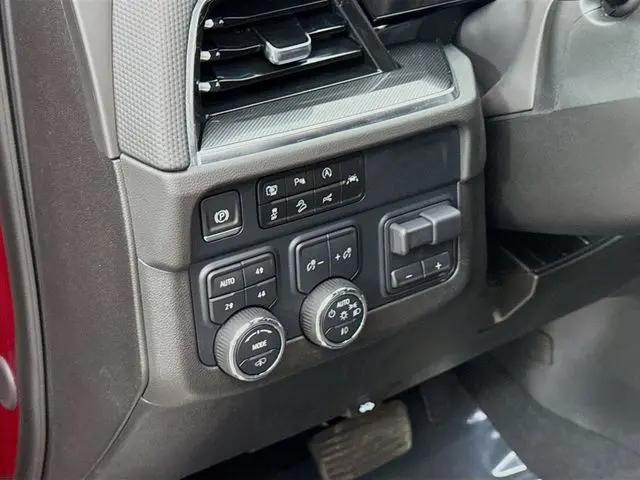 2025 Chevrolet Suburban 4WD RST