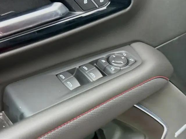 2025 Chevrolet Suburban 4WD RST